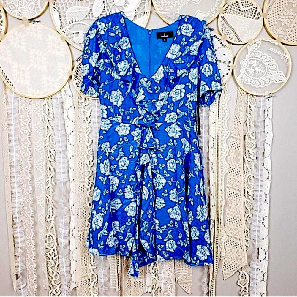 (NWT) Lulu's White and Blue Floral Dress